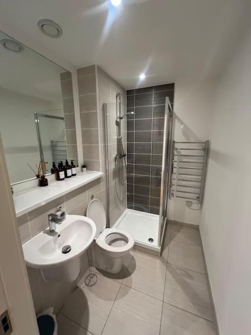 2 Bed Corner Apartment With Gym 曼彻斯特 外观 照片